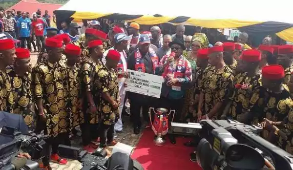 Obiano hosts FA cup winners, Ifeanyi Ubah FC as team embarks on victory parade 